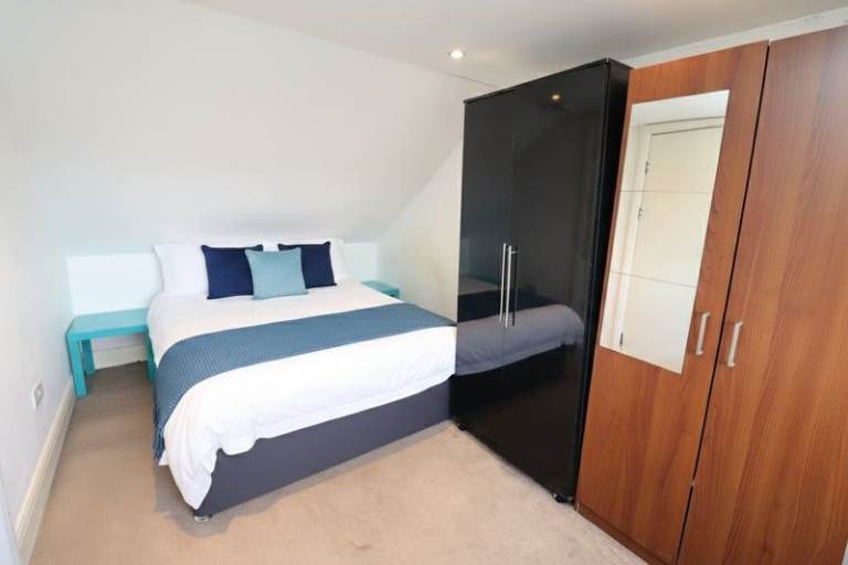 🏠 2 Double Rooms in Ilford (IG4 5NY)| All Bills Included | Available Now 🤍