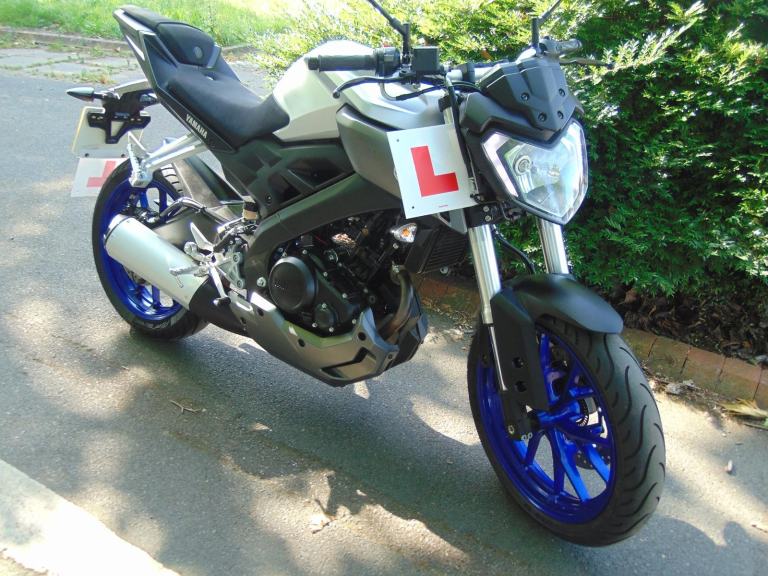 Yamaha MT125 ABS 2015 Naked streetbike low 1001 miles immaculate serviced MOT 