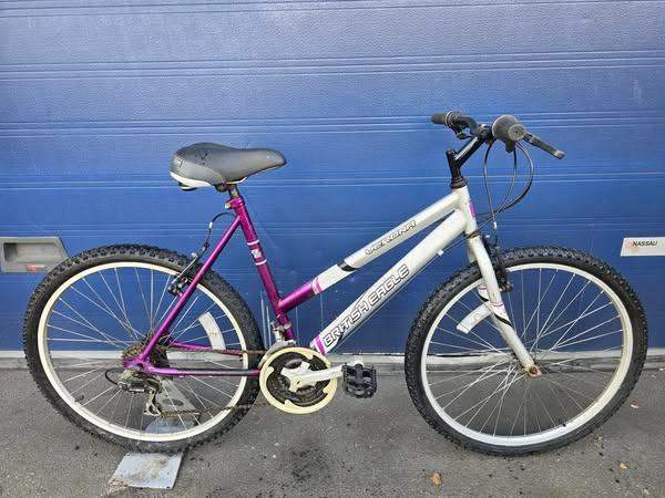 Ladies mountain bike BRITISH EAGLE VERONA Wheels 26" Frame 20" BIG BIKE!