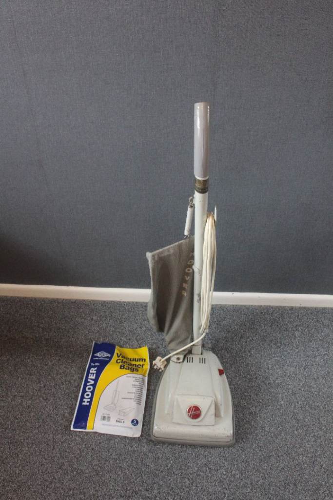 VINTAGE UPRIGHT HOOVER VACUUM CLEANER