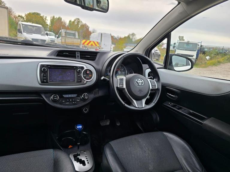2014 Toyota Yaris 1.5 VVT-h Trend Hatchback 5dr Petrol Hybrid CVT Euro 5 (101 ps) Hatchback Hybri...