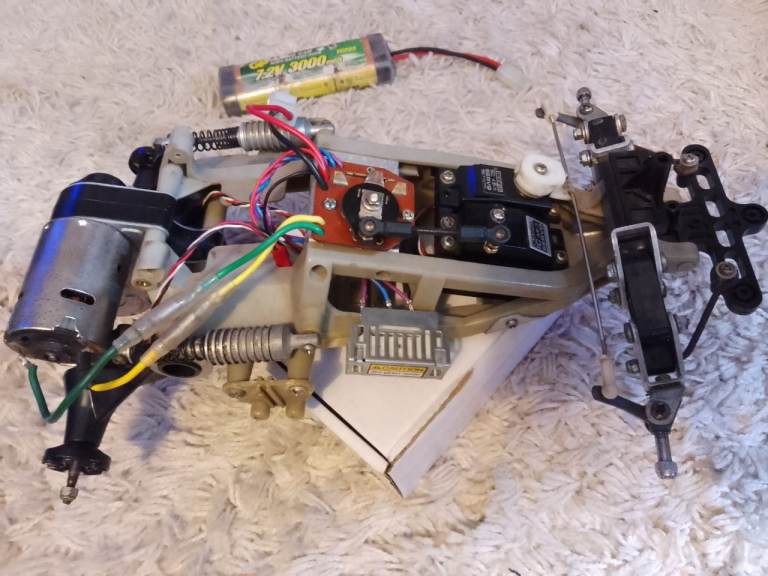 Tamiya chassis (circa: 1983)