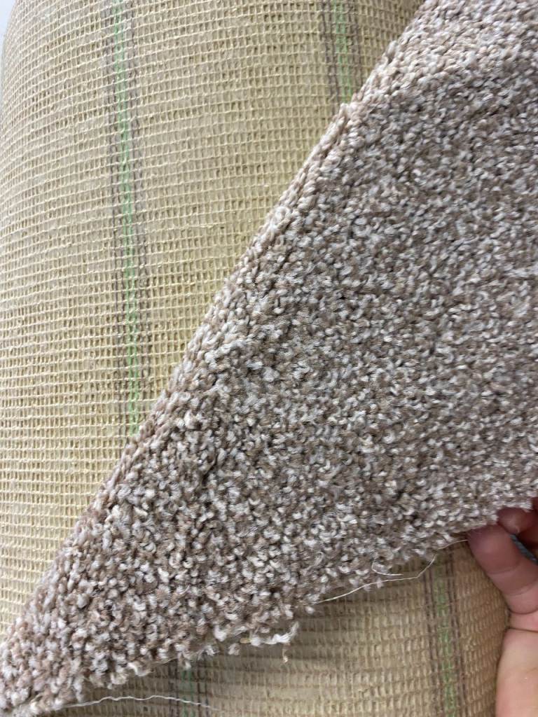 LIGHT BROWN CARPET 4m x 2.37m LOW QUALITY. Delivery Option (READ DESCRIPTION!)