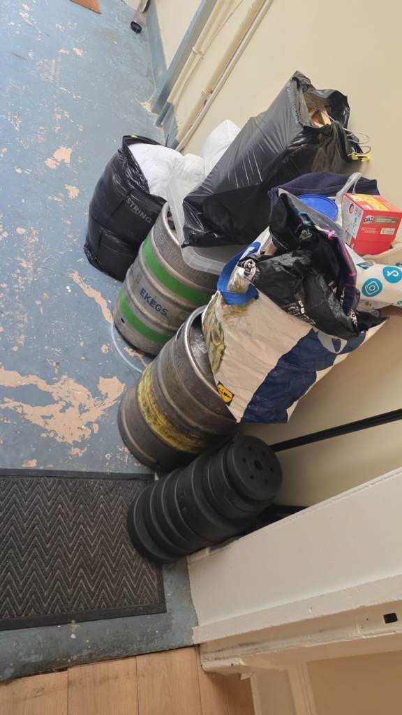 RELIABLE RUBBISH REMOVAL - HOUSE/GARAGE/GARDEN CLEARANCE - BINS EMPTIED - COUCH/MATTRESS UPLIFT