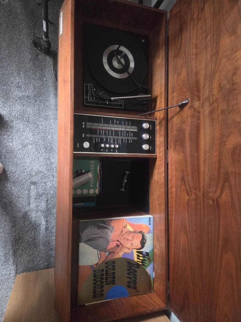 Vintage Columbia Record Player and Radio - Wooden Cabinet