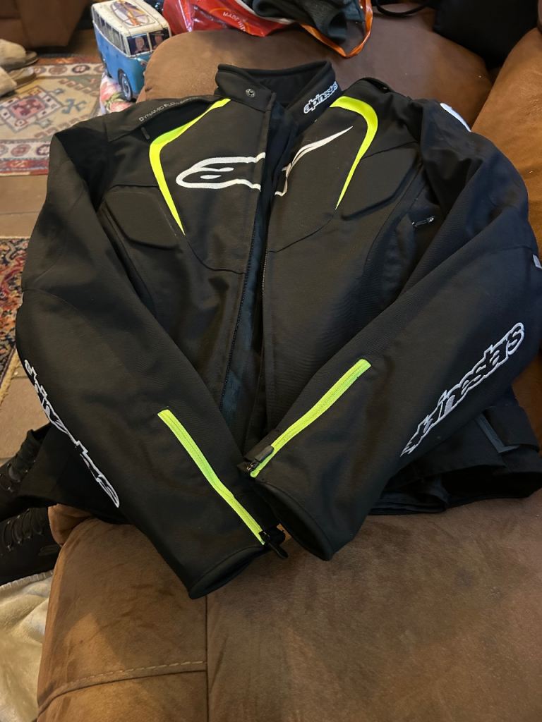 Alpine stars medium sized motorcycle jacket ( size 10-12 ) 