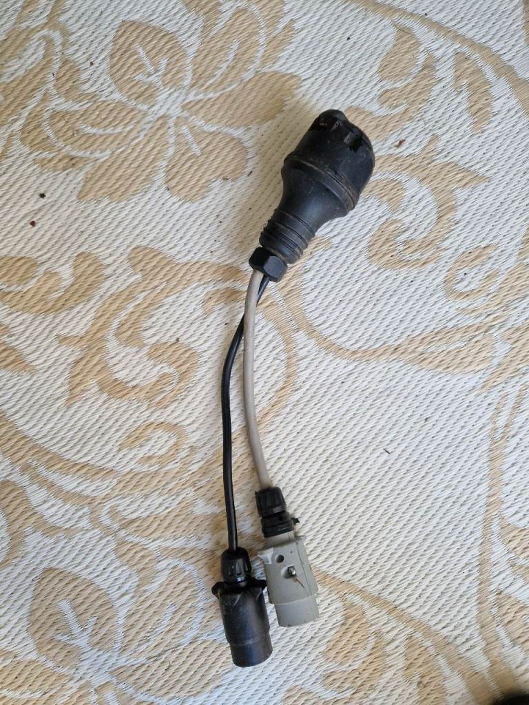 Caravan towing wiring adapter