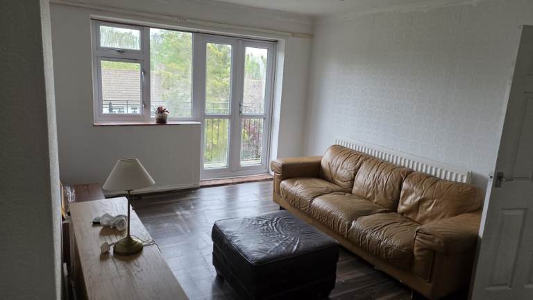 Needs Decorating - 2 Bed Flat Bedroom to Rent in Stoke Aldermoor - 10 mins drive to Cov City Centre