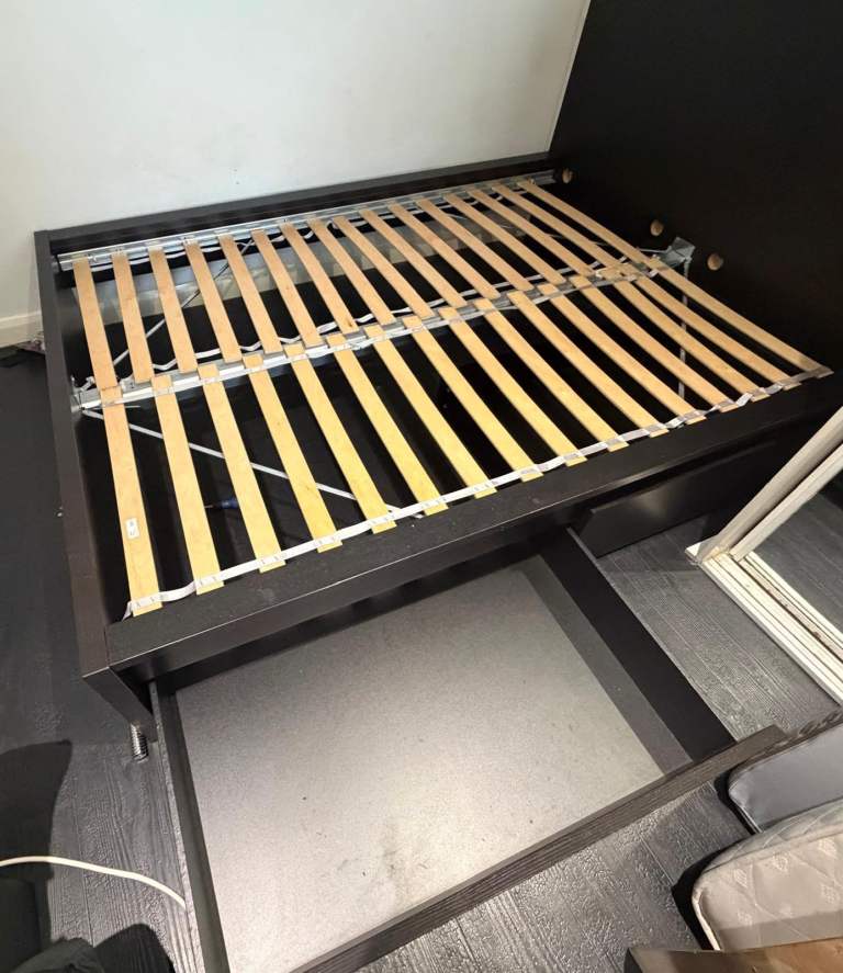Double bed with drawers