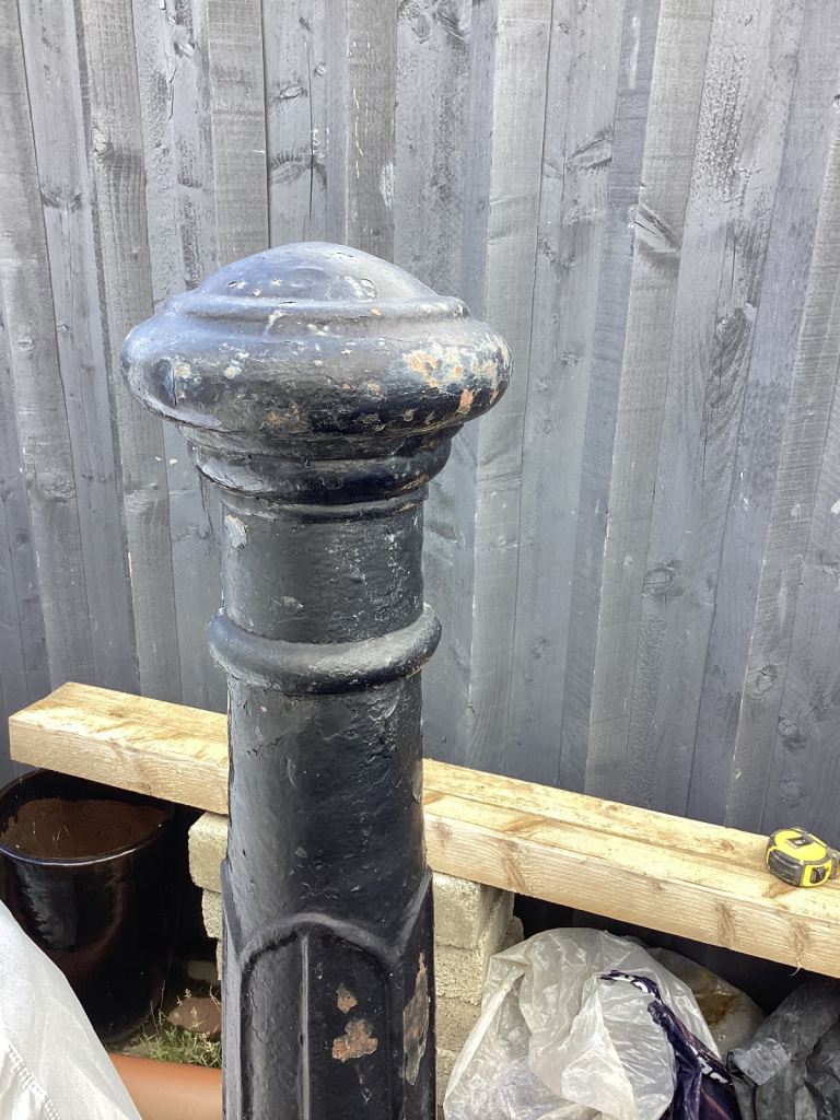 BOLLARD , EXTREMELY HEAVY CAST IRON VINTAGE BOLLARD 