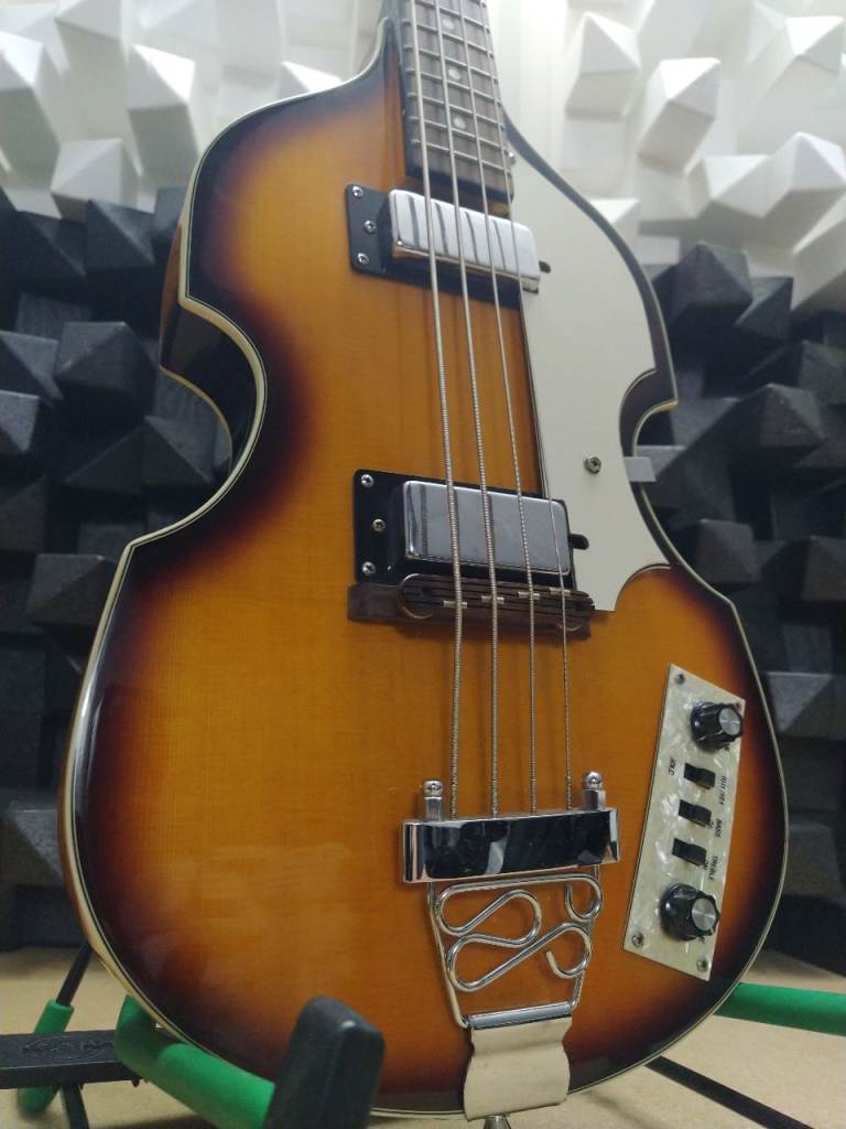 Westfield Violin Bass - hollowbody electric bass guitar