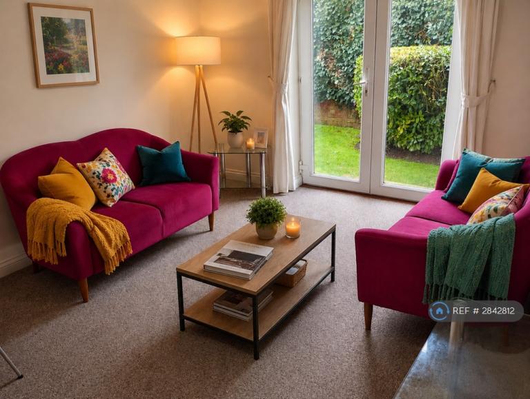 2 bedroom flat in Bartholomew Court, Newbury, RG14 (2 bed) (#2842812)
