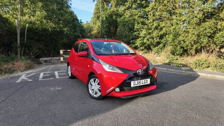 2015 Toyota Aygo 1.0 VVT-i x-play 5 Door Manual Petrol | Opening Roof | 2 Owners | 2 Keys