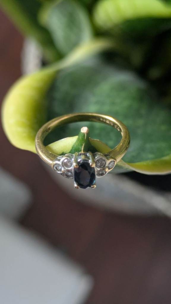 18k gold diamond and sapphire ring