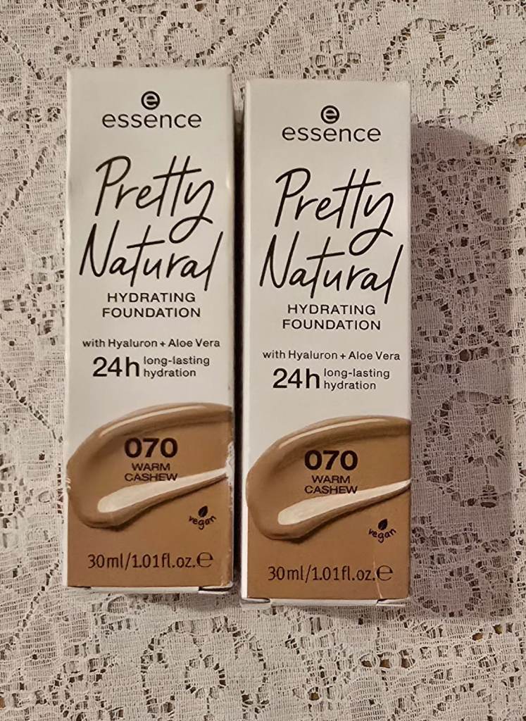 Essence Pretty Natural hydrating foundation - New 