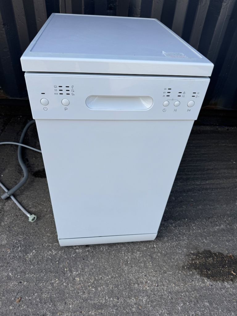 White Freestanding Dishwasher – Good Condition