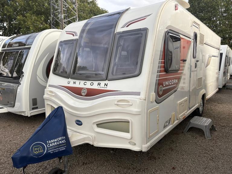  BAILEY UNICORN VIGO - FIXED TRANSVERSE ISLAND BED CARAVAN + MOTORMOVER 