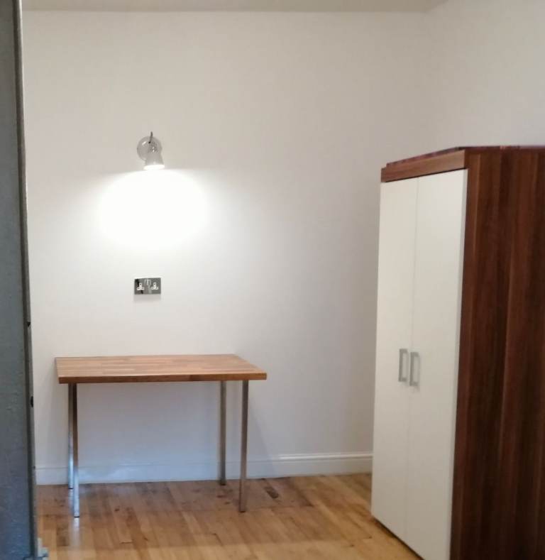 Desk/table