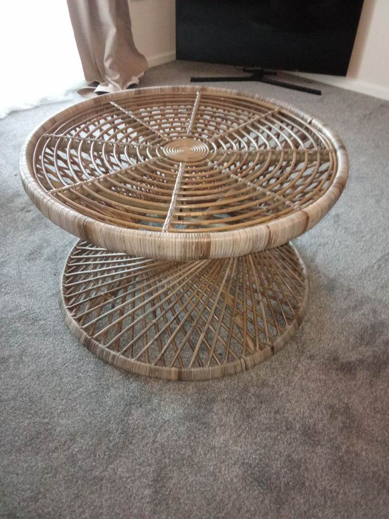 Large Rattan & Bamboo Coffee Table, original unique design in good condition 