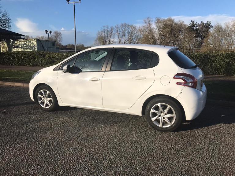 Peugeot, 208, Hatchback, 2014, Manual, 999 (cc), 5 doors
