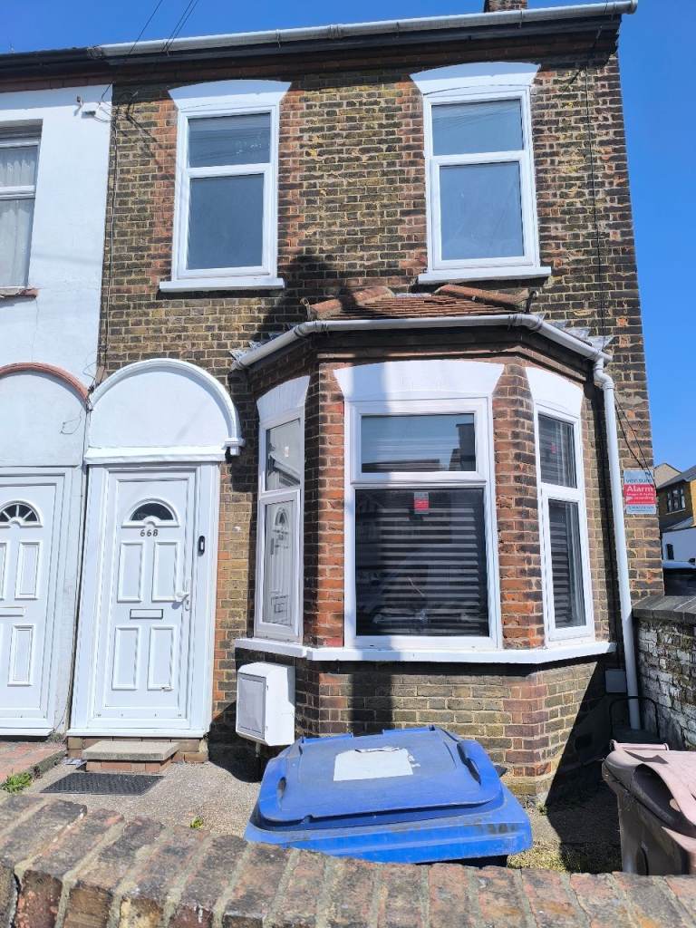 3 Bedroom Property To Let £1850 PCM