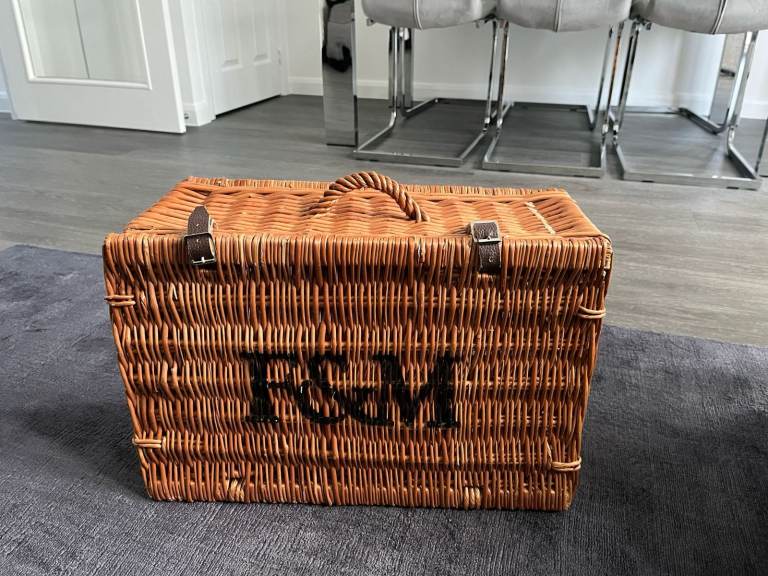 Fortnum & Mason Wicker Hamper Basket – Good Condition