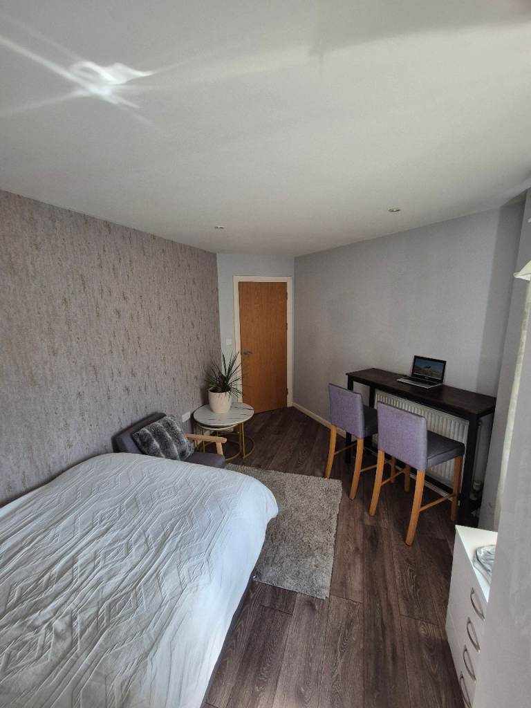 Double room to share 