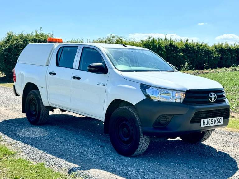 TOYOTA HILUX 2.4 D-4D Active UTILITY SPEC White Manual Diesel 2019 EURO 6