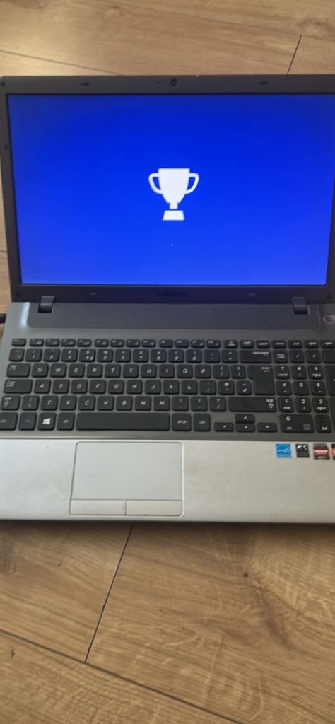 Samsung NP355V5C Screen 15.6"  AMD 4400M 500GB SSD 6GB Ram Windows Laptop