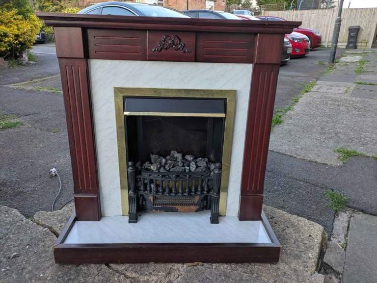 Coal effect electric fire & mantalpiece