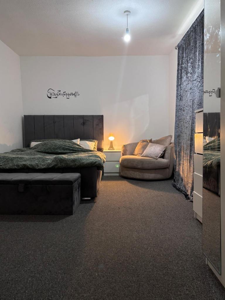  ROOM AVAILABLE IN M9 – MANCHESTER