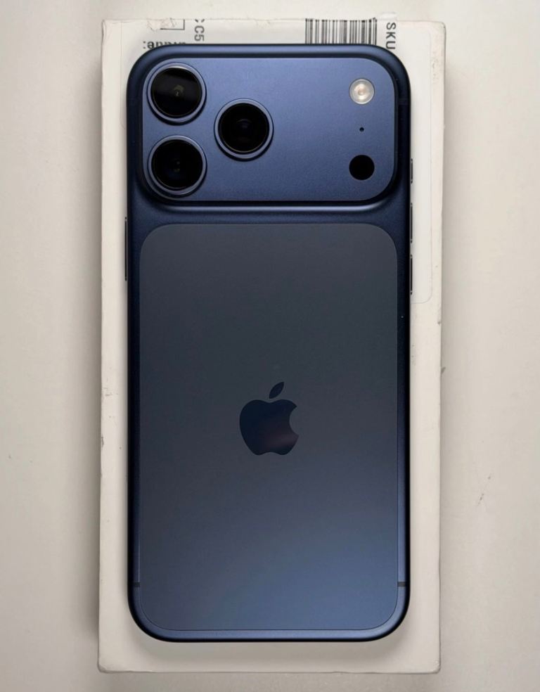 Apple iPhone 17 Pro Max 256GB Deep Blue (Unlocked) 100% BH, eSIM.