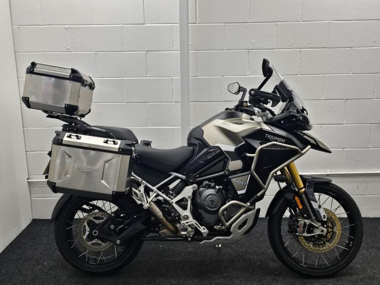 TRIUMPH TIGER 1200 RALLY EXPLORER ABS ** 984 miles - Triumph Warranty Dec 28 **