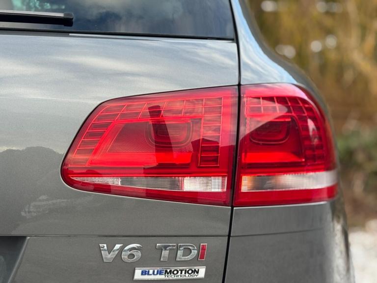 2016 Volkswagen Touareg 3.0 TDI V6 BlueMotion Tech R-Line Tiptronic 4WD Euro 6 (s/s) 5dr ESTATE D...