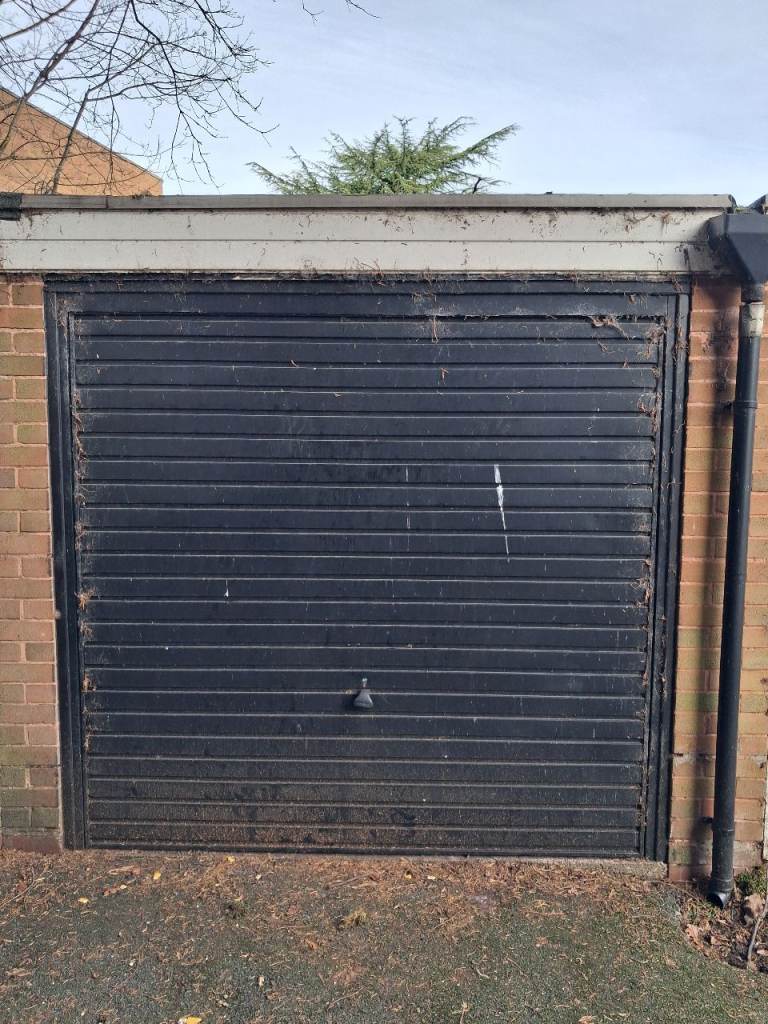 Garage to rent in Nice Area B24