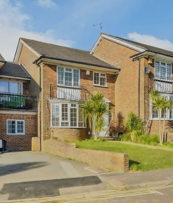 3 bedroom in The Martlet, Hove, BN3