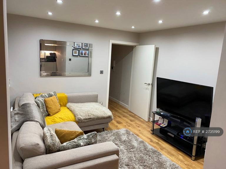 1 bedroom flat in Commercial Road, Leeds, LS5 (1 bed) (#2735199)