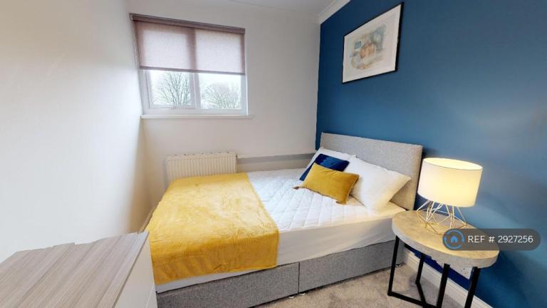 1 bedroom in Helston Road, Leeds, LS10 (#2927256)