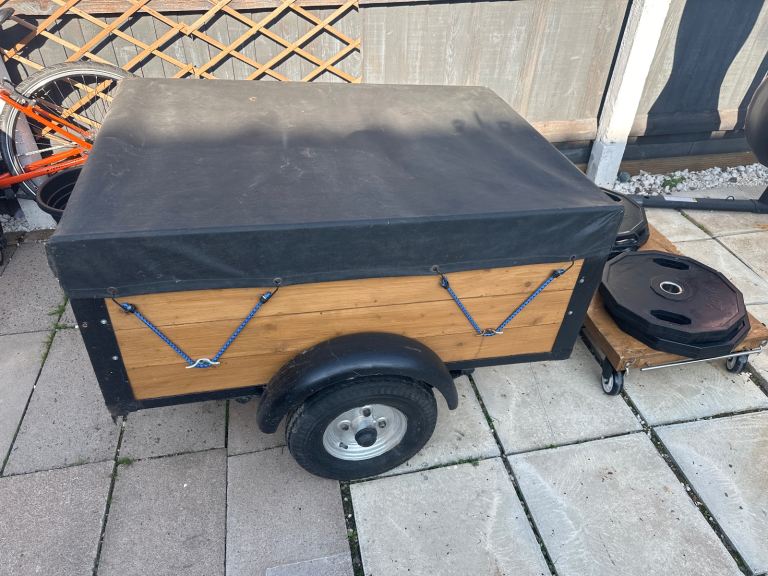 Small wooden trailer in good con 