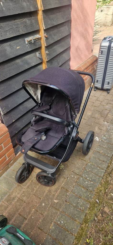 Venicci Pushchair with all the trimmings. OPEN TO OFFERS
