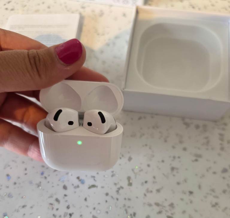 Apple airpods 4th Generation 
