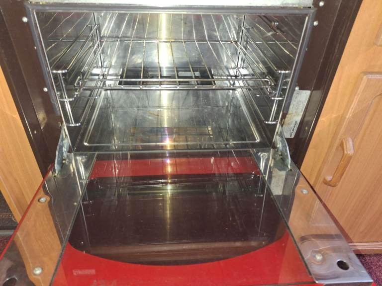 Avondale Rialto 2000 Millenium Edition 5 Birth Caravan 530/5