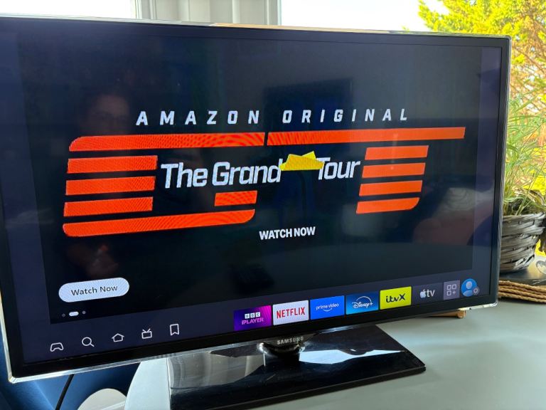 Samsung 32 inch Smart TV & Fire TV Stick – Good Condition