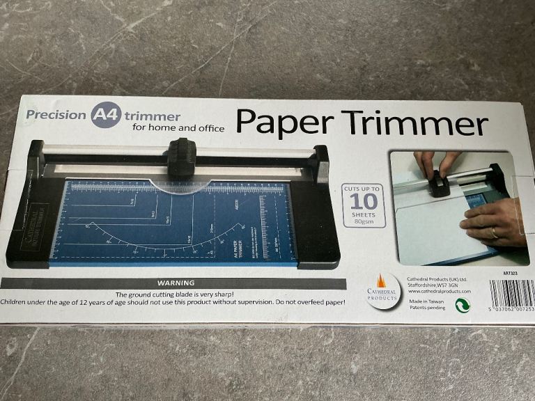 A4 paper trimmer