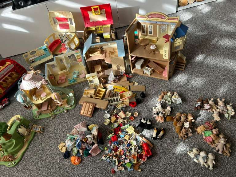 Sylvanian Familes huge bundle vintage, shops, house, cars, figures, accessories 