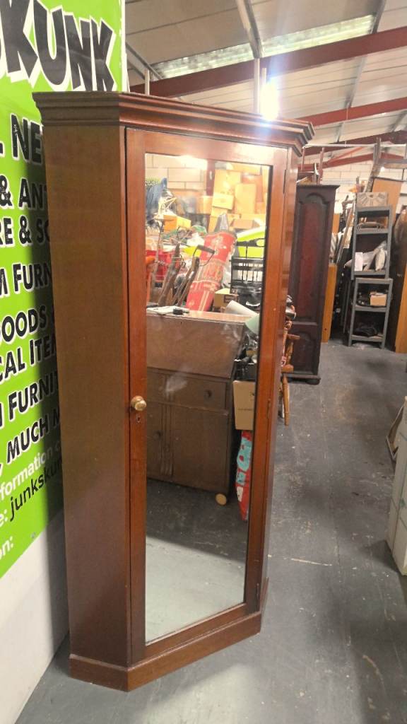 antique Victorian mahogany corner wardrobe / cabinet