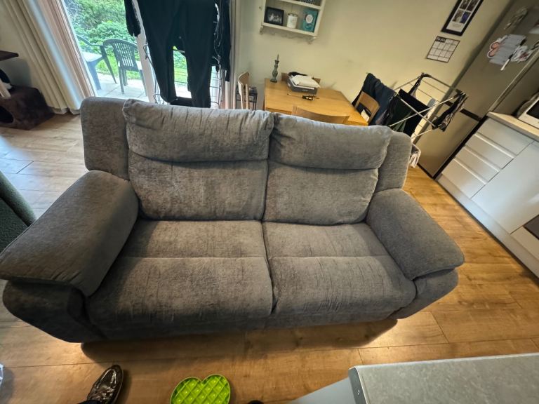 3 Seater Sofa - Salford M5 COLLECTION ONLY