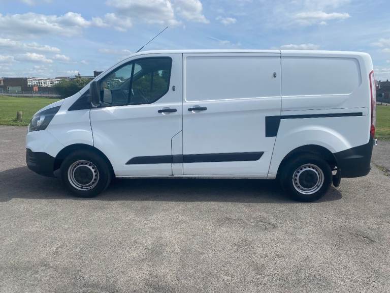 FORD TRANSIT  CUSTOM  2.0  300 ECOBLUE  PANEL VAN  2018   LOW MILES NEW MOT  6 SPEED 