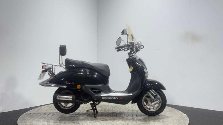 Lexmoto Valencia 2013 8K RUNNING CUSTOM SCOOTER LEARNER SCOOTER 125CC BIKE