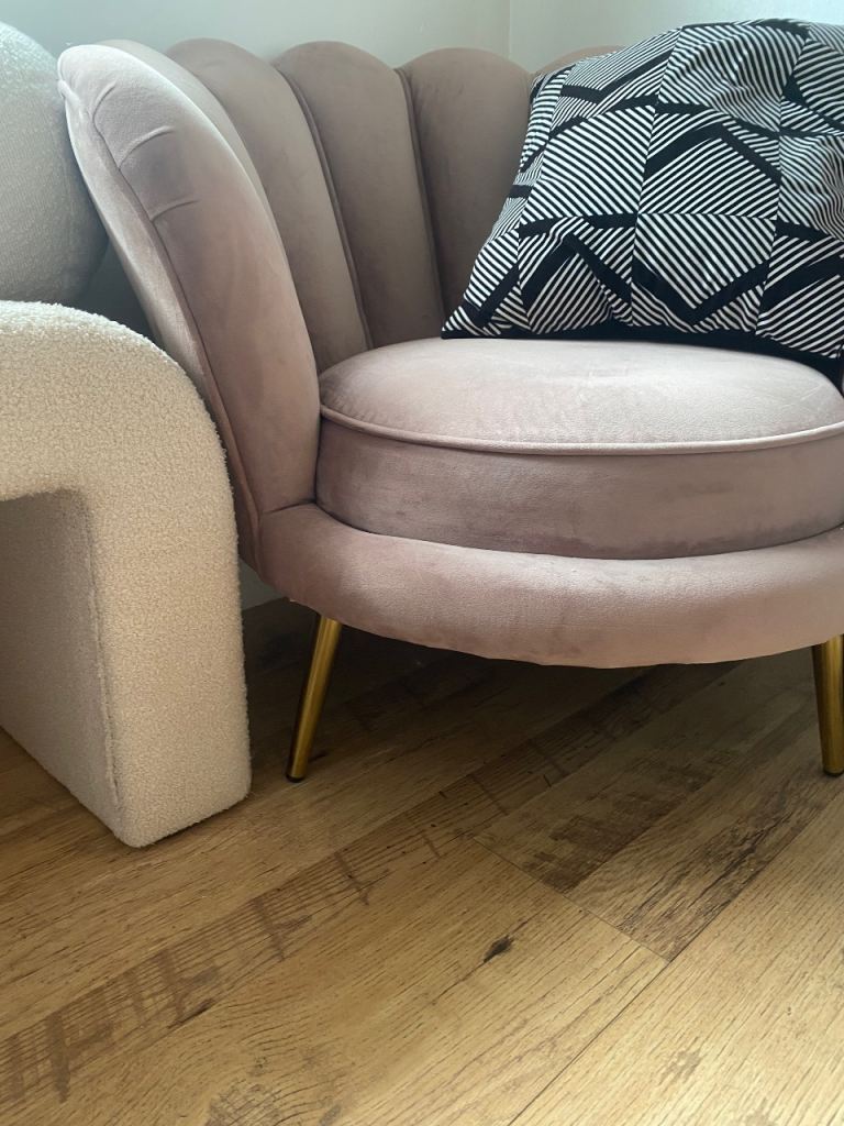 Pink Velvet Armchair with Gold Legs – Good Condition